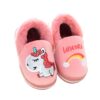 chaussons-licorne-douillets-et-chauds-pour-enfants-1a.jpg Paire de chaussons roses en forme de mules décorés avec un motif de licorne brodé et une bordure en fausse fourrure., 45502186586367,45502186619135,45502186651903,45502186684671,45502186717439,45502186750207,45502186782975,45502186815743,45502186848511 | Licorne Shop