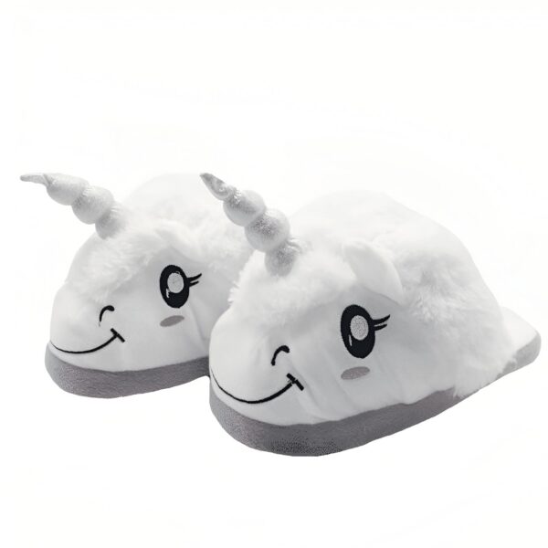 chaussons-licorne-doux-et-chauds-pour-femmes-1a-1.jpg Paire de chaussons licorne blancs en peluche. Chaussons d'intérieur confortables et amusants pour enfants et adultes. Idéal pour cadeau original., 45502198972671,45502199005439,45502199038207,45502199070975,45502199103743,45502199136511,45502199169279,45502199202047,45502199234815 | Licorne Shop