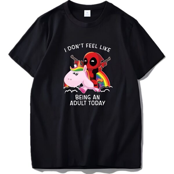 chemise-a-motif-deadpool-chevauchant-une-licorne-1a.jpg T-shirt noir avec Deadpool et une licorne rose sur un arc-en-ciel. L'inscription est "I don't feel like being an adult today" (Je n'ai pas envie d'être un adulte aujourd'hui)., 45502328701183,45502328733951,45502328766719,45502328799487,45502328832255,45502328865023,45502328897791,45502328930559 | Licorne Shop