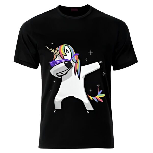 T-shirt noir avec un motif d'une licorne faisant un dab. La licorne est blanche, avec une crinière et une queue arc-en-ciel. Elle porte des lunettes de soleil violettes., 45502327488767,45502327521535,45502327554303,45502327587071,45502327619839,45502327652607,45502327685375,45502327718143 | Licorne Shop