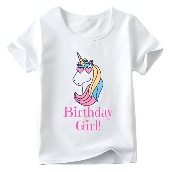 chemise-licorne-fantaisie-pour-anniversaire-1a.jpg T-shirt blanc pour enfant avec un motif licorne portant des lunettes de soleil en forme de cœur et l'inscription "Birthday Girl !". Idéal pour un anniversaire., 45502321754367,45502321787135,45502321819903,45502321852671,45502321885439,45502321918207,45502321950975,45502321983743 | Licorne Shop
