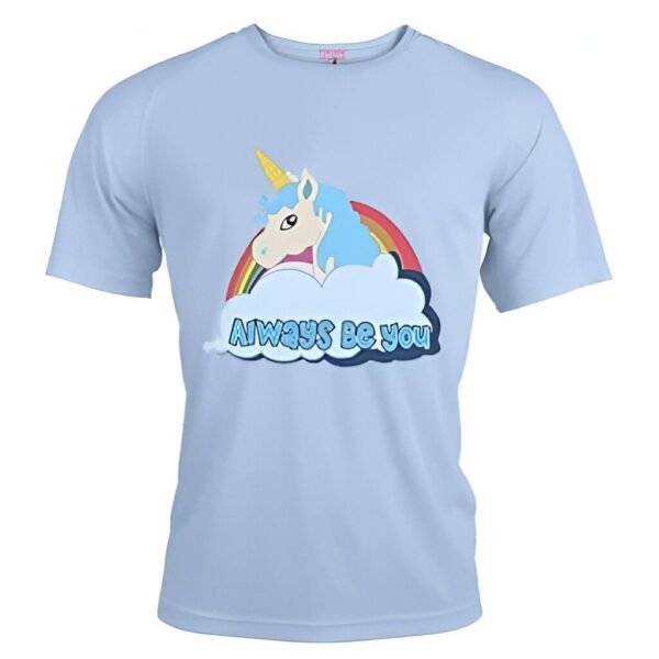 chemise-licorne-the-rock-coton-pour-homme-et-femme-1a.jpg T-shirt bleu clair avec un dessin d'une licorne blanche à la crinière bleue, un arc-en-ciel et un nuage. Il y a aussi l'inscription "Always Be You"., 45502302388479,45502302421247,45502302454015,45502302486783,45502302519551,45502302552319,45502302585087,45502302617855 | Licorne Shop