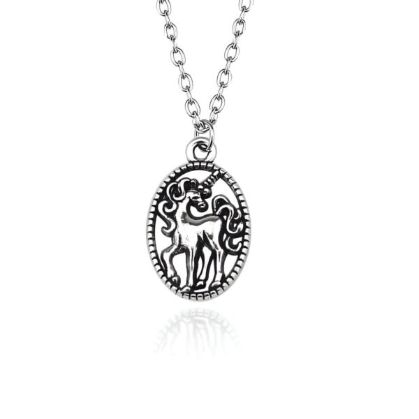 Collier avec un pendentif ovale en argent représentant une licorne. Bijou fantaisie avec une chaîne en métal et un motif d'animal mythique. Accessoire de mode pour femme., 45501320790271 | Licorne Shop
