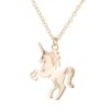 Collier doré avec pendentif licorne. Bijou fantaisie équestre pour femme, avec une chaîne fine et un motif d'animal mythique. Accessoire tendance et élégant., 45501316923647 | Licorne Shop