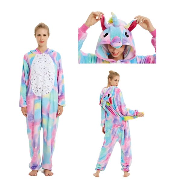 combinaison-pyjama-douce-licorne-arc-en-ciel-violette-1a-1.jpg Image de trois femmes portant des pyjamas licorne colorés avec des capuches licorne. Le pyjama est en tissu doux et confortable, parfait pour se détendre à la maison., 45502352031999,45502352064767,45502352097535,45502352130303,45502352163071,45502352195839,45502352228607,45502352261375 | Licorne Shop