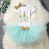 costume-licorne-princesse-bebe-fille-1a.jpg Ensemble bébé licorne : body blanc avec motif licorne doré, tutu turquoise avec nœud doré et bandeau assorti. Vêtements pour bébés filles, mode enfantine., 45501292085503,45501292118271,45501292151039,45501292183807,45501292216575,45501292249343,45501292282111,45501292314879 | Licorne Shop