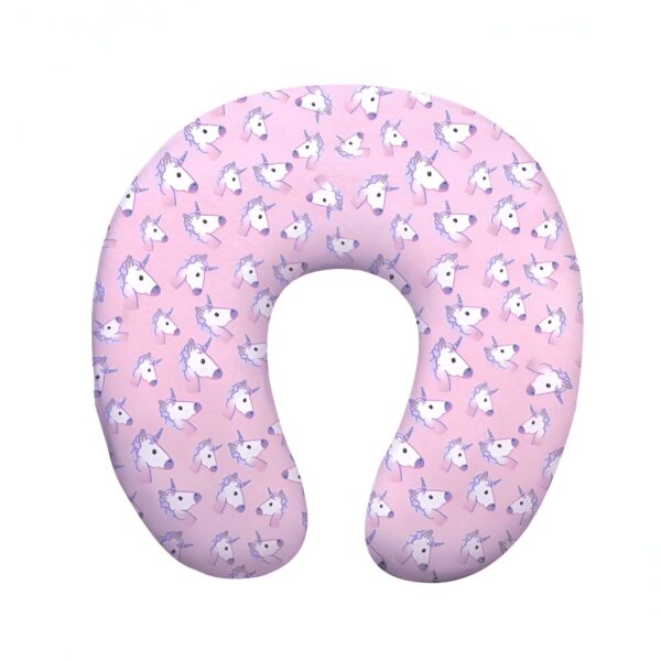 Coussin de voyage rose en forme de U, imprimé avec des têtes de licornes blanches avec des crinières lilas. Accessoire confortable pour le cou, idéal pour les longs trajets., 45501068509439 | Licorne Shop