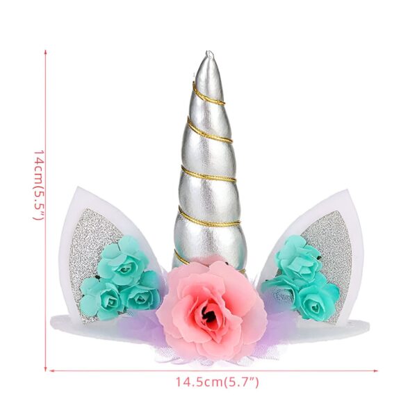 Serre-tête licorne avec corne argentée, oreilles pailletées et fleurs roses et turquoise. Accessoire de fête, déguisement pour enfant. Dimensions indiquées., 45501305585919 | Licorne Shop