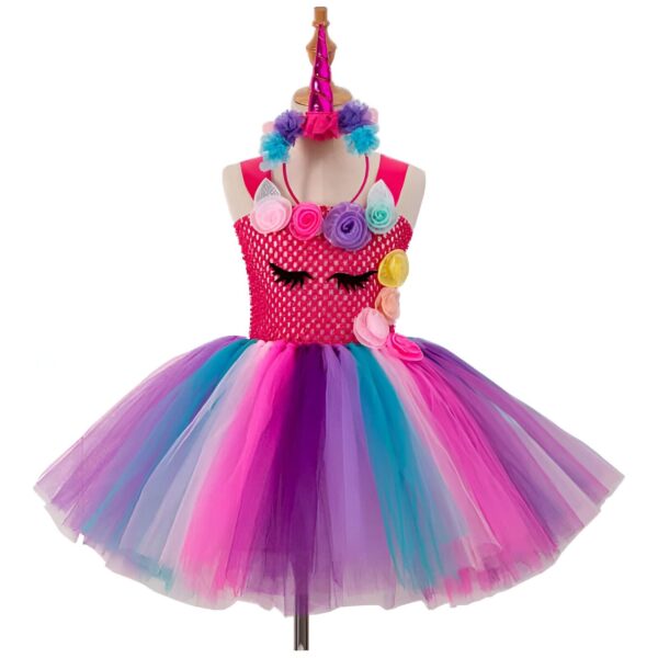 deguisement-licorne-robe-tutu-pour-filles-1a.jpg Robe de licorne pour enfant sur un mannequin, avec un corsage rose orné de fleurs et de cils endormis, une jupe tutu multicolore (rose, violet, turquoise), et un serre-tête assorti avec une corne. Costume de déguisement., 45501274620159,45501274652927,45501274685695,45501274718463,45501274783999,45501274947839,45501275013375,45501275046143 | Licorne Shop