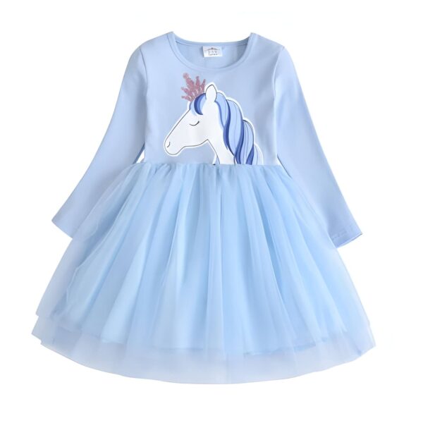 Robe de princesse bleue ciel à manches longues pour enfant. Un motif de licorne portant une couronne est imprimé sur le devant de la robe. Jupe en tulle bleu ciel bouffante. Vêtement fantaisie pour petite fille., 45501351067903,45501351100671,45501351133439,45501351166207,45501351198975,45501351231743,45501351264511,45501351297279 | Licorne Shop