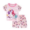 ensemble-pyjama-court-d-ete-licorne-enfant-1a.jpg Ensemble de pyjama rose pour enfants avec un motif de licorne couronnée sur le t-shirt et un short assorti, idéal pour une nuit confortable et amusante., 45502355013887,45502355046655,45502355079423,45502355112191,45502355144959,45502355177727,45502355210495,45502355243263 | Licorne Shop