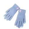 gants-pour-enfant-licorne-cible-magique-1a.jpg Une paire de gants bleus en tricot avec une broderie de licorne rose. Les bouts des doigts sont d'une couleur plus claire pour l'utilisation d'écrans tactiles., 45501497901311 | Licorne Shop