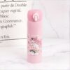 gourde-isotherme-en-acier-inoxydable-rose-avec-licorne-1a.jpg Gourde isotherme rose avec un dessin de licorne sur un arc-en-ciel. Accessoire pour enfants pour garder les boissons fraîches ou chaudes. Bouteille réutilisable décorée., 45501176086783 | Licorne Shop