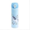 gourde-licorne-en-metal-pour-enfants-1a.jpg Gourde bleue pastel avec un motif de licorne ailée, nuages et petites fleurs. Idéale pour les enfants, cette bouteille isotherme garde les boissons fraîches ou chaudes., 45501173072127 | Licorne Shop