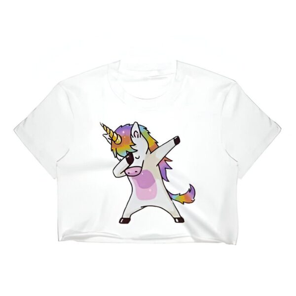 haut-court-blanc-licorne-pailletee-pour-femmes-1a.jpg T-shirt blanc avec un motif d'une licorne faisant un "dab". La licorne est blanche avec une crinière et une queue arc-en-ciel, et une corne dorée. Elle est dessinée dans un style de dessin animé mignon., 45501343301887 | Licorne Shop