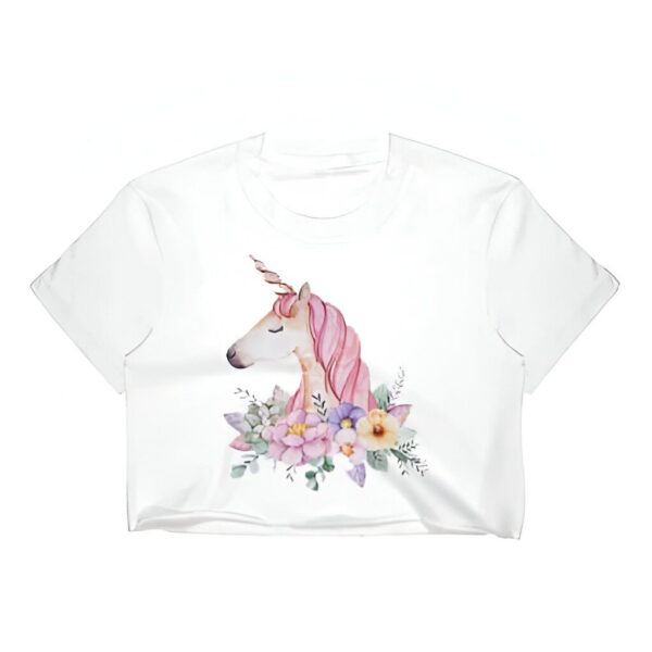 haut-court-imprime-licorne-pour-femme-1a.jpg T-shirt blanc court avec motif d'aquarelle d'une licorne rose entourée de fleurs colorées. Design féérique et fantaisiste., 45501301752063 | Licorne Shop