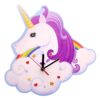 horloge-murale-licorne-silencieuse-et-veilleuse-1a.jpg Horloge murale pour enfant en forme de tête de licorne blanche avec crinière violette, corne dorée et arc-en-ciel sur un nuage. Cadran décoré d'étoiles et de cœurs. Idéal pour une chambre d'enfant., 45501137420543 | Licorne Shop