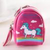 Porte-monnaie rose en forme de mini sac à dos avec un motif de licorne, des nuages, un arc-en-ciel, l'inscription "Fabulous" et un pompon., 45501166256383 | Licorne Shop