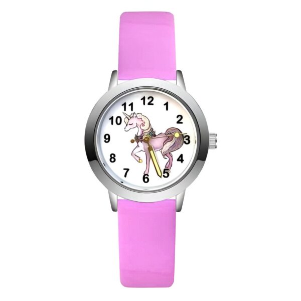 Montre pour enfant rose avec un cadran rond affichant un dessin de licorne, bracelet rose, trotteuse dorée. Accessoire fantaisie pour fille, idéal pour apprendre à lire l'heure., 45501319807231 | Licorne Shop