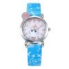 montre-licorne-bleue-resistante-pour-enfant-garcon-1a.jpg Montre pour enfants avec bracelet bleu orné de motifs, cadran avec un dessin de licorne et une sucette rose décorative sur le côté. Accessoire fantaisie pour filles., 45501128933631 | Licorne Shop
