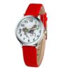 montre-licorne-magique-rouge-1a.jpg Une montre licorne arc-en-ciel avec un bracelet en cuir rouge.
