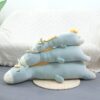 Trois peluches licorne de couleur bleu clair empilées les unes sur les autres