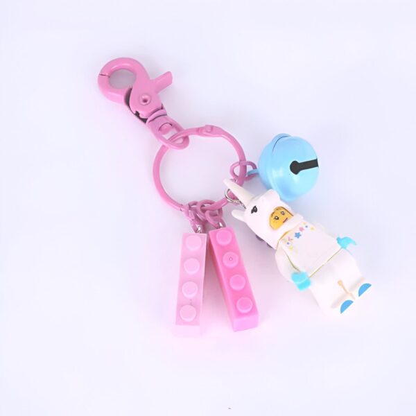 Porte-clés rose avec un mousqueton, des briques de construction roses, une clochette bleue et une figurine LEGO d'un astronaute licorne., 45501256990975 | Licorne Shop