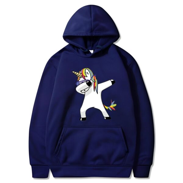 pull-licorne-adulte-unisexe-bleu-fonce-1a.jpg Une illustration d'une licorne bleue qui fait un dab. La licorne porte des lunettes de soleil et a une crinière arc-en-ciel.