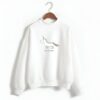pull-licorne-femme-blanc-1a.jpg Une illustration d'une licorne blanche avec une crinière et une queue jaunes. Elle porte un collier avec un pendentif en forme de carotte. Le texte "Run unicorn !" est écrit en noir sous l'illustration.