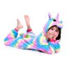 pyjama-combinaison-licorne-arc-en-ciel-1a_7ef722c7-155c-4f1b-bc98-535e20f0ab9a.jpg Petite fille souriante portant un pyjama licorne multicolore, allongée sur le ventre avec les mains sous le menton et les pieds en l'air. Déguisement fantaisie et confortable pour enfants., 45502362779903,45502363009279,45502363140351,45502363271423,45502363435263,45502363566335,45502363697407,45502363828479 | Licorne Shop