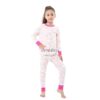 pyjama-licorne-a-capuche-en-polaire-douce-et-chaude-1a.jpg Une fillette porte un pyjama rose à motifs de licornes, avec des bordures rose vif au cou, aux poignets et aux chevilles. Ses cheveux bruns sont attachés en queue de cheval haute., 45502369923327,45502369956095,45502369988863,45502370021631,45502370054399,45502370087167,45502370119935,45502370152703 | Licorne Shop