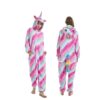 pyjama-licorne-femme-doux-et-confortable-1a.jpg Deux femmes portent des combinaisons pyjamas licorne à rayures roses, bleues et blanches avec des étoiles. L'une est vue de face, l'autre de dos avec une queue arc-en-ciel., 45502028087551,45502028120319,45502028153087,45502028185855,45502028218623,45502028284159,45502028316927,45502028349695 | Licorne Shop