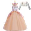 robe-deguisement-licorne-orange-fille-1a.jpg Une robe de princesse en tulle rose et blanc avec des fleurs et des paillettes. La robe a une longue traîne et un boléro assorti.