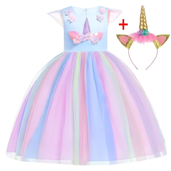 robe-licorne-arc-en-ciel-pour-tout-petit-avec-serre-tete-1a.jpg Robe de princesse licorne pour fille avec bandeau assorti. La robe a un corsage bleu clair décoré de fleurs et d'une corne de licorne, et une jupe ample à rayures pastel arc-en-ciel. Le bandeau a une corne dorée, des oreilles scintillantes et des fleurs., 45501327802623,45501327835391,45501327868159,45501327900927,45501327933695,45501327966463,45501327999231,45501328031999 | Licorne Shop
