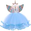 robe-licorne-deguisement-pour-fille-avec-ailes-1a.jpg Robe de princesse licorne bleue avec des ailes irisées, un diadème et un corsage orné de fleurs. Parfait pour un anniversaire, Halloween ou un mariage. Costume féerique pour enfant. Déguisement licorne magique et élégant., 45501348675839,45501348708607,45501348741375,45501348774143,45501348806911,45501348839679,45501348872447,45501348905215 | Licorne Shop