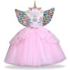 robe-licorne-feerique-avec-ailes-pour-fille-1a.jpg Costume de déguisement de licorne rose pour enfant avec des ailes multicolores, un serre-tête à corne dorée et des motifs floraux et étoilés brodés. Idéal pour les fêtes, les anniversaires ou les jeux de rôle., 45501418995967,45501419028735,45501419061503,45501419094271,45501419127039,45501419159807,45501419192575,45501419225343 | Licorne Shop