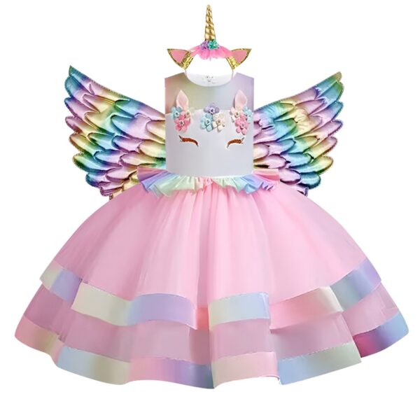 robe-licorne-fille-cosplay-rose-1a.jpg Une robe de licorne rose avec des ailes arc-en-ciel et une coiffe de licorne.