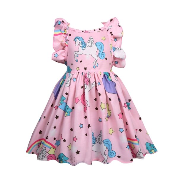 robe-licorne-fille-rose-a-manches-courtes-1a.jpg Une robe rose à motif de licorne pour fille avec des étoiles et des arcs-en-ciel.