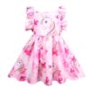 robe-licorne-fille-rose-mignonne-a-manches-courtes-1a.jpg Une robe rose à motif licorne pour fille avec des volants sur les épaules.