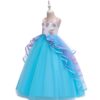robe-princesse-licorne-fille-bleu-4a.jpg Une robe de soirée bleue à fleurs et à motifs de licorne pour fille.