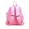 sac-a-dos-licorne-rose-fille-2a.jpg Une image d'un sac à dos rose et violet avec une licorne en peluche accrochée à la fermeture éclair. Le sac à dos est fait d'un matériau à paillettes et a des étoiles et des lunes imprimées dessus. Il y a un grand compartiment principal et une petite poche avant zippée. Les bretelles sont réglables et il y a une poignée sur le dessus du sac à dos pour le porter.