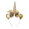 serre-tete-licorne-a-fleurs-dorees-pour-fete-1a.jpg Serre-tête licorne doré avec corne brillante, nœud en satin beige et oreilles scintillantes à paillettes dorées. Accessoire de déguisement fantaisie., 45501339992319 | Licorne Shop