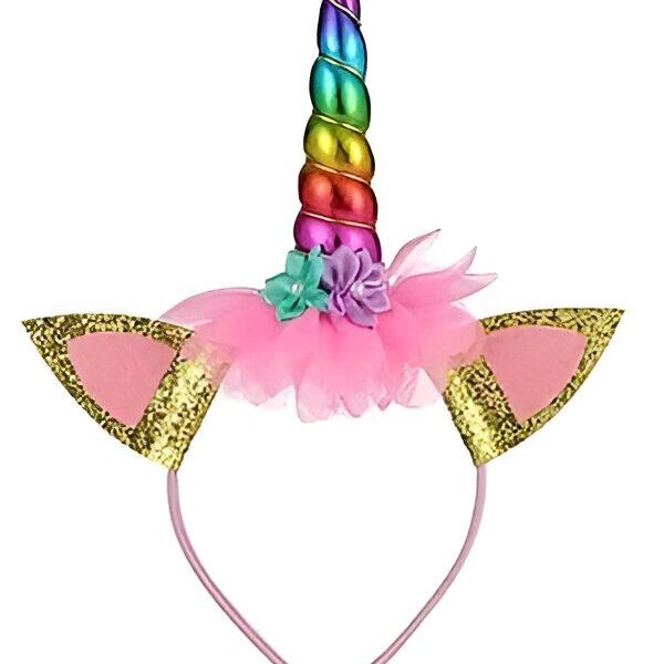 serre-tete-licorne-paillette-multicolore-2a Un serre-tête licorne avec une corne arc-en-ciel, des oreilles roses et des fleurs en mousseline de soie.