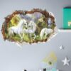 L'image représente une fresque murale en 3D d'une forêt enchantée. On y voit des licornes blanches, des arbres, des fleurs et un château.