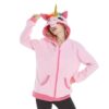 sweat-a-capuche-licorne-fantaisie-pour-adultes-1a.jpg Une femme souriante porte un sweat à capuche rose avec une fermeture éclair et un motif de licorne sur la capuche., 45501707157759,45501707190527,45501707223295,45501707256063,45501707288831,45501707321599,45501707354367,45501707387135 | Licorne Shop