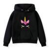 sweat-a-capuche-licorne-yeux-enfant-1a.jpg Sweat à capuche noir avec un motif de visage de licorne rose, jaune et blanc., 45501706174719,45501706207487,45501706240255,45501706273023,45501706305791,45501706338559,45501706371327,45501706404095 | Licorne Shop
