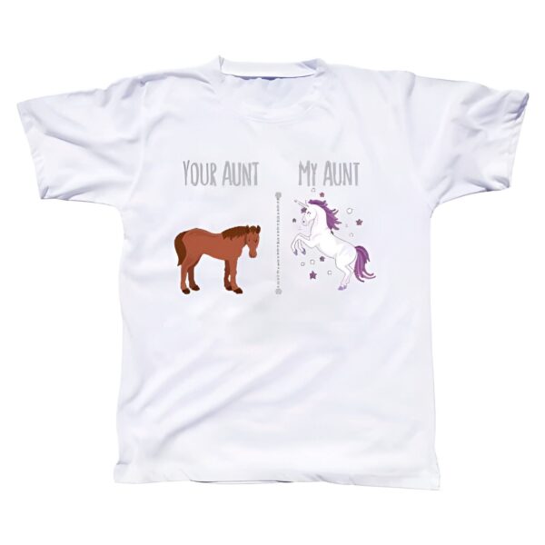 t-shirt-humour-ma-tante-licorne-1a.jpg T-shirt blanc avec un dessin humoristique. À gauche, le texte "Your Aunt" au-dessus d'un cheval brun. À droite, "My Aunt" au-dessus d'une licorne blanche avec une crinière et une queue violettes, entourée d'étoiles. Illustration de la différence entre les tantes de manière ludique., 45502312415487,45502312448255,45502312481023,45502312513791,45502312546559,45502312579327,45502312612095,45502312644863 | Licorne Shop