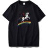 t-shirt-imprime-deadpool-licorne-arc-en-ciel-1a.jpg T-shirt noir avec un dessin de Deadpool chevauchant une licorne blanche au-dessus d'un arc-en-ciel. Un design humoristique et original pour les fans du super-héros Marvel et des créatures mythiques., 45502331322623,45502331355391,45502331388159,45502331420927,45502331453695,45502331486463,45502331519231,45502331551999 | Licorne Shop