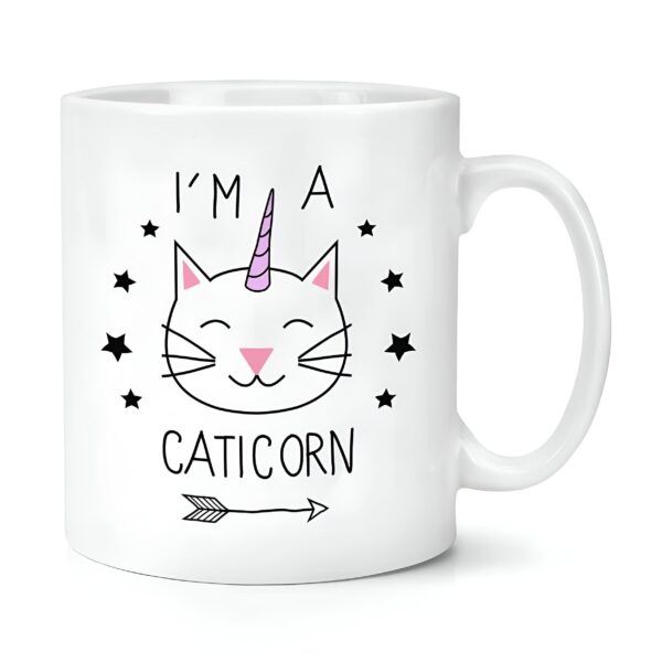 Tasse blanche avec un dessin de chat-licorne. Le motif présente un chat stylisé avec une corne de licorne, entouré d'étoiles. Inscription « I'm a caticorn » (je suis une chat-licorne) avec une flèche. Idée cadeau originale et amusante., 45501160882431 | Licorne Shop