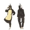 Femme portant une combinaison pyjama noire imprimée de lunes et d'étoiles dorées avec capuche en forme de licorne, vue de face et de dos., 45501969694975,45501969727743,45501969760511,45501969793279,45501969826047,45501969858815,45501969891583,45501969924351 | Licorne Shop